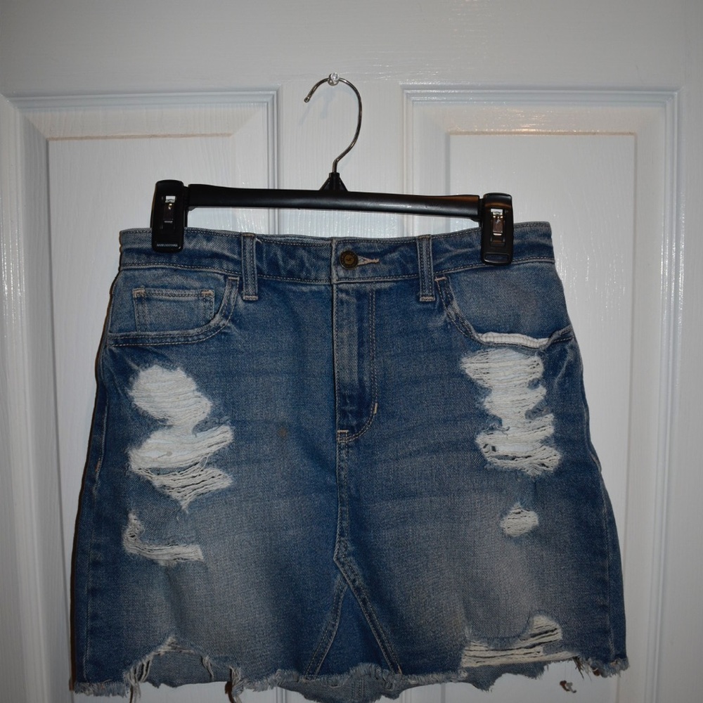 Hollister distressed denim skirt size 5